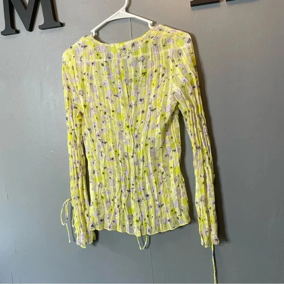 H&M yellow floral sheer blouse with tie front XS Pleated A-Line Deep V-Neckline - Picture 8 of 9